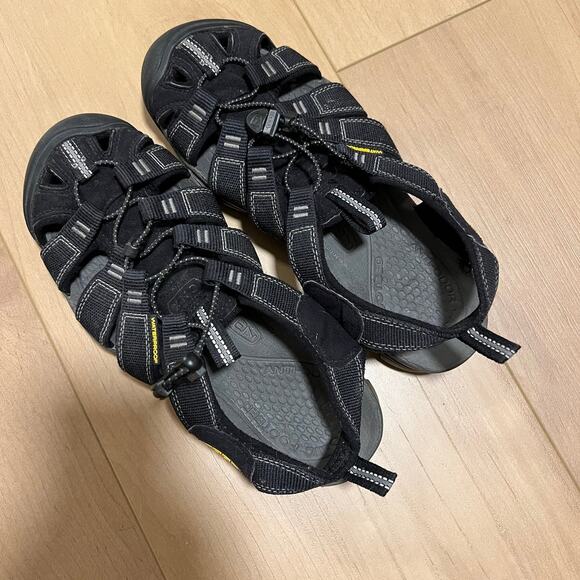 KEEN Mens Clearwater CNX Sandals SZ 7 Black Contour Arch Waterproof Beach Sport